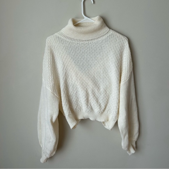 NWOT SHEIN Cream Off White Turtleneck Sweater Open Back Women’s Size Small - Picture 4 of 8